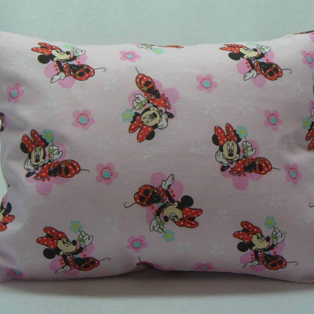 Minnie w/Flowers Travel Pillow